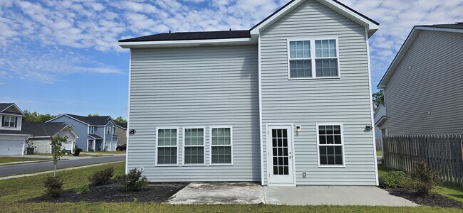 Building Photo - 113 Battalion Ln