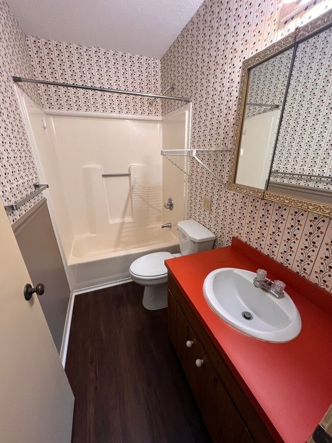 Building Photo - Hampton 1351-1353