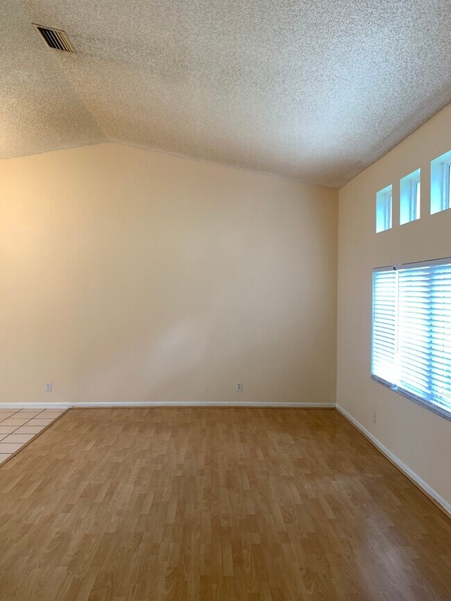 Building Photo - 9840 NW 28th Ct