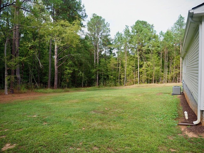 Building Photo - Charming Country Three-Bedroom Two-Bathroo...