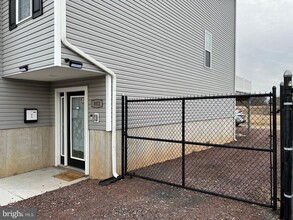 Building Photo - 802 Sixth Ave