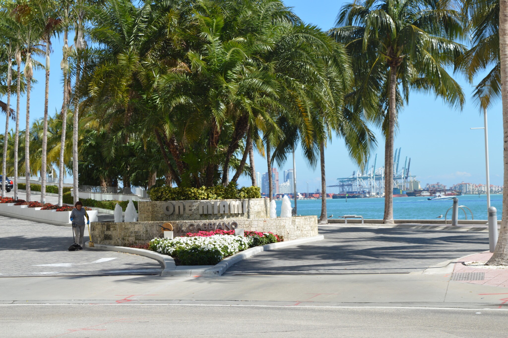 MIAMI ONE OEAN FRONT PROPERTY - 325 S Biscayne Blvd