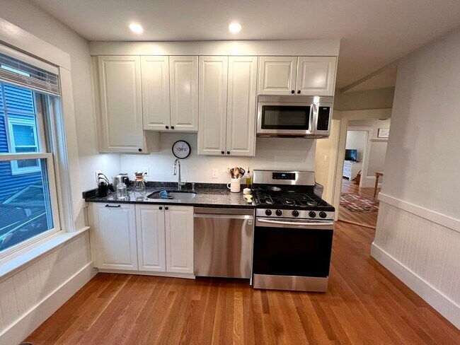 Building Photo - 12 Rosemary St