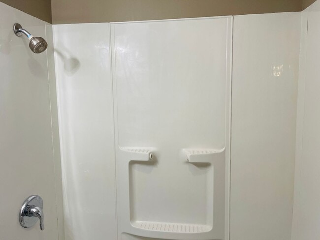 Building Photo - 3 bedroom house - Pet Friendly, Garage, Fenced Yard