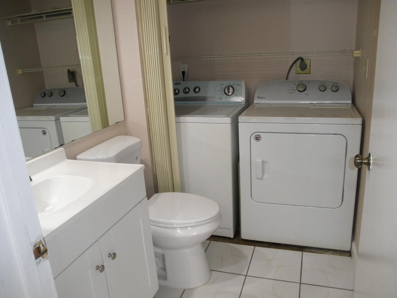Building Photo - 571 Springdale Cir