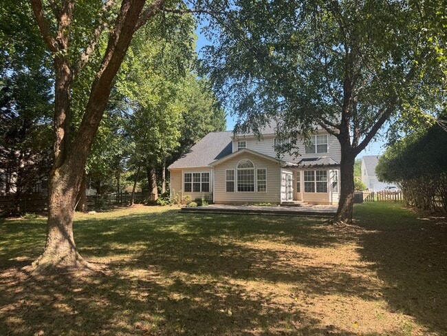 Building Photo - 800 Pinkney Pl