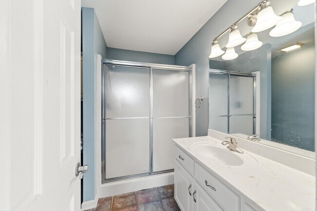 Building Photo - 20 Hillcrest Ln