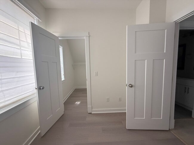 Building Photo - Pet-Friendly 3-Bedroom Home with Bright, Airy Coastal Style