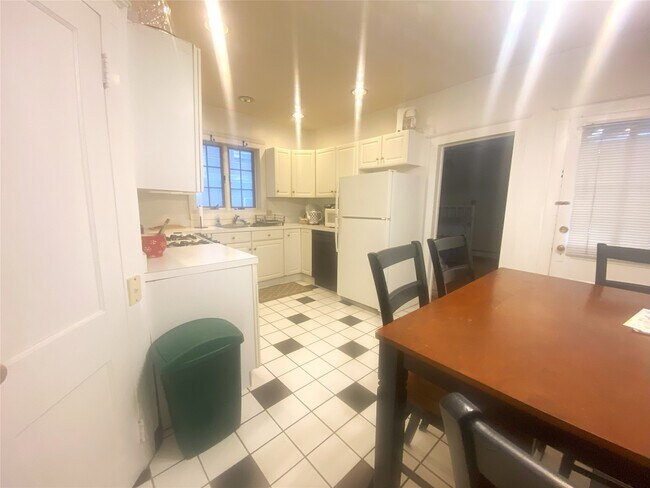 Building Photo - 33 Fayette St