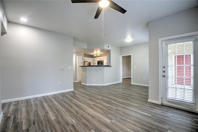 Building Photo - 2320 Gracy Farms Ln