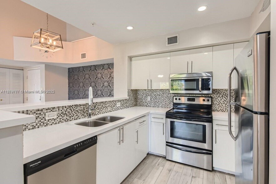 Building Photo - 12178 Saint Andrews Pl