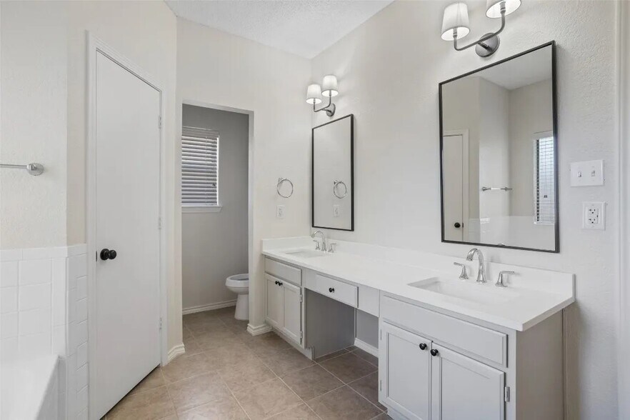 Building Photo - 4313 Flamingo Way