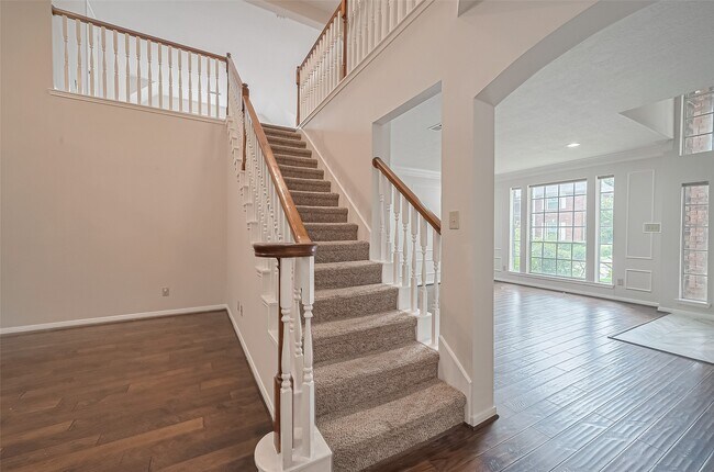 Building Photo - 1327 W Forest Dr