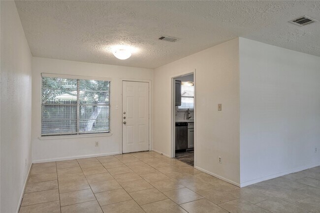 Building Photo - 14119 Bella Dr
