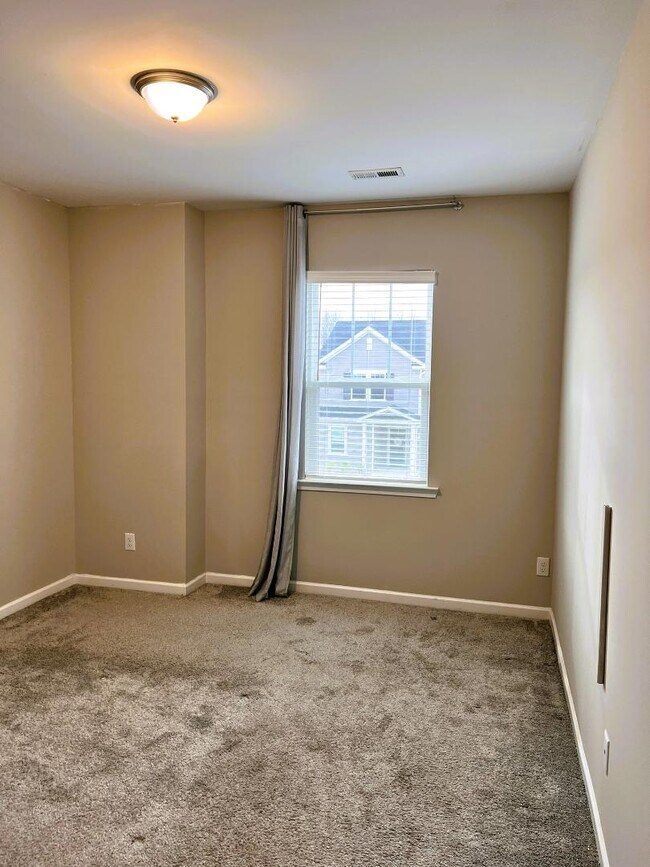 Building Photo - 146 Willow Grove Ln