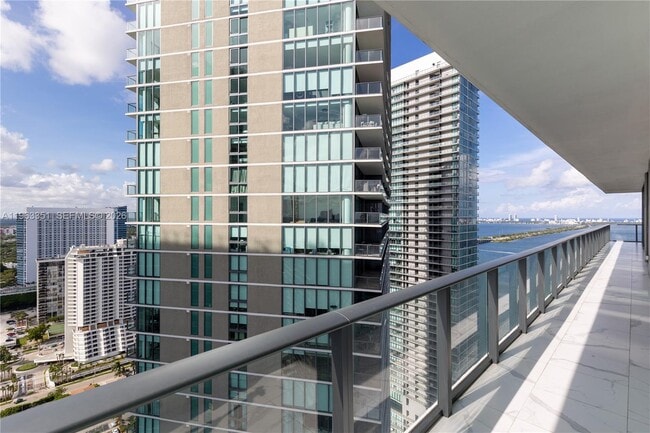 Building Photo - 480 NE 31st St