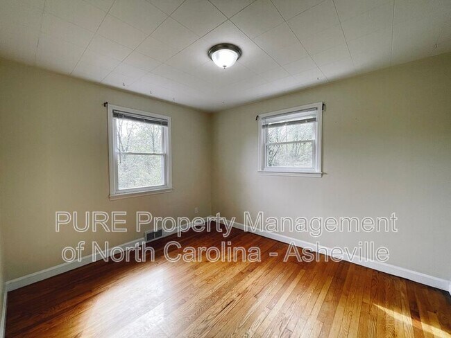 Building Photo - 11 Edgewood Rd S