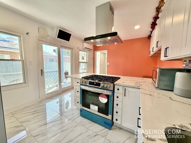 Building Photo - 513 N Street NW-