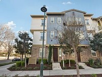 Building Photo - Must see beautiful and large Townhome in D...