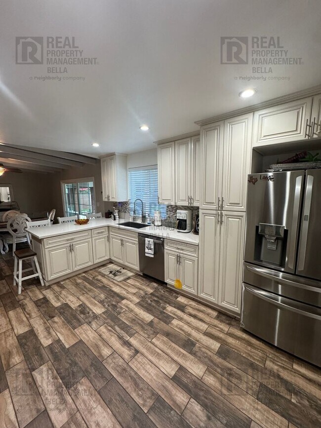 Building Photo - 3-Bed, 2-Bath Oasis in Hemet with Sparklin...