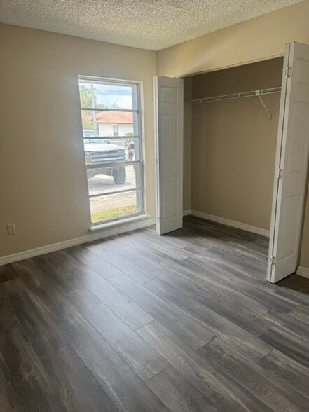 Building Photo - 5370 SE 30th Pl