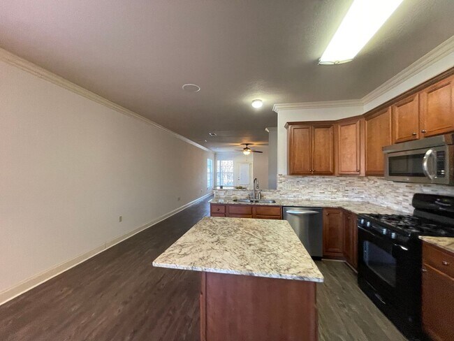 Building Photo - Spacious 3 Bedroom Condo in a Gated Community