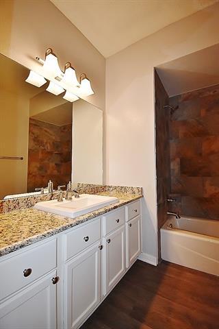 Building Photo - 1402 Lost Creek Dr