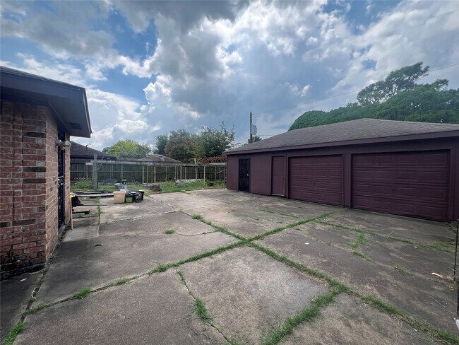 Building Photo - 7026 Lacy Hill Dr