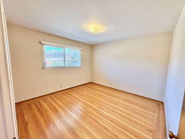 Building Photo - Peaceful Charmer Single-Story Retreat in Vallejo