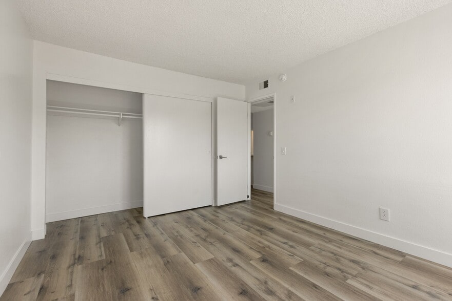 Building Photo - Mar at Cottonwood