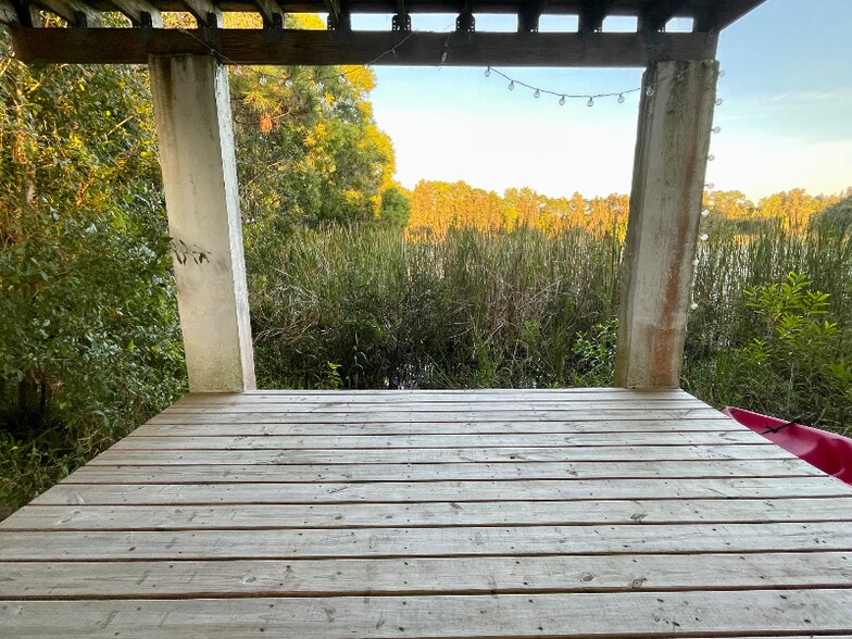 Building Photo - 6237 SE Lake Cir Dr