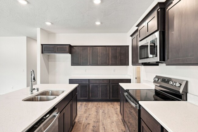 Building Photo - Spacious Columbia Floorplan with Full Unfinished Basement