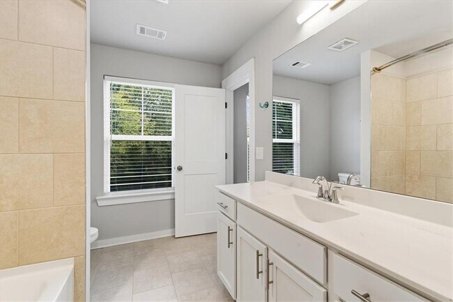 Building Photo - 2030 Main St NW