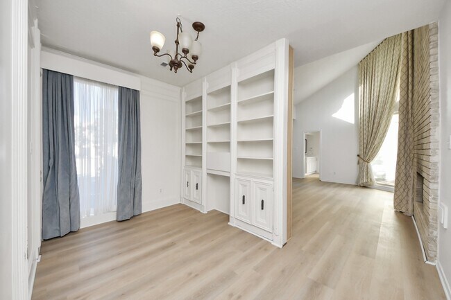 Building Photo - 10743 Boardwalk St