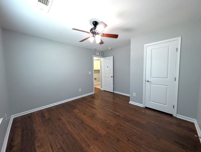 Building Photo - Stunning 2 Story Home Located in The Settlements at Withrow Downs Community!