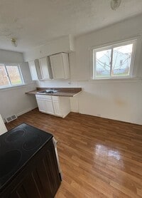 Building Photo - 1009 1st St