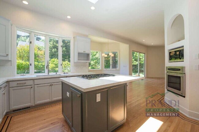 Building Photo - 121 Laurel Grove Ave
