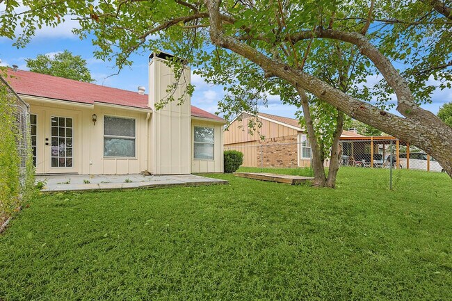 Building Photo - 2501 Highdale Dr