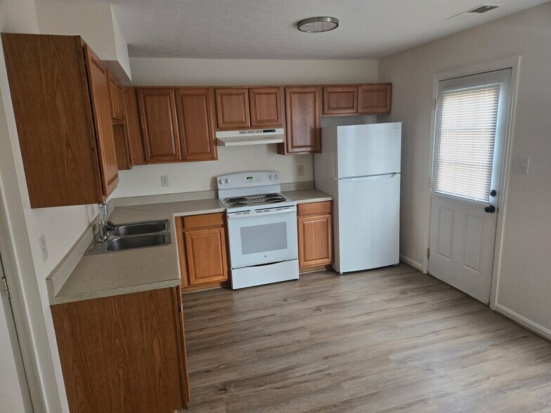 Building Photo - 382 Woodstock Ln