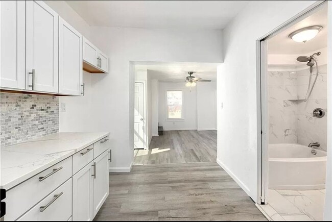 Building Photo - 3 bedroom 1 bath