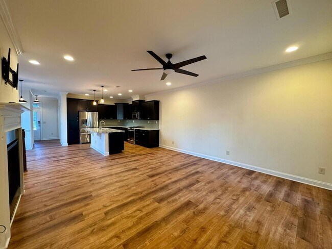 Building Photo - 563 Balsam Fir Dr