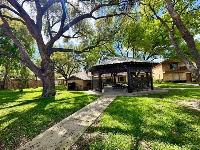 Building Photo - 29 W Dallas Ave