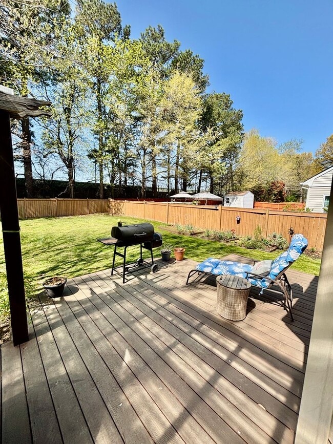 Building Photo - 3 bedroom/2.5 bathroom- Lake Cambridge- Kiln Creek