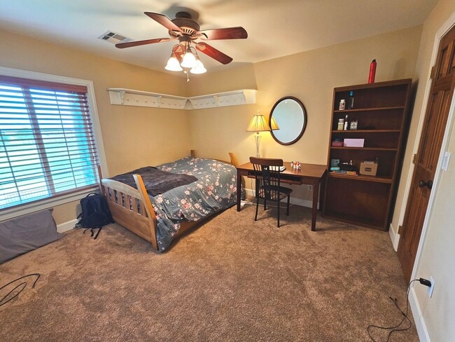 Building Photo - 311 Desert Sun Ct