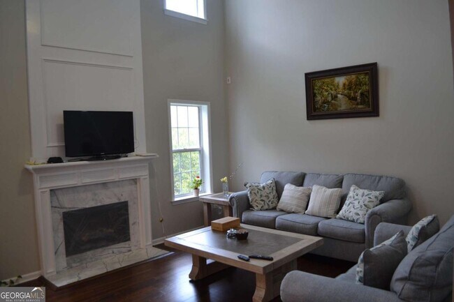 Building Photo - 1620 Grand Jct