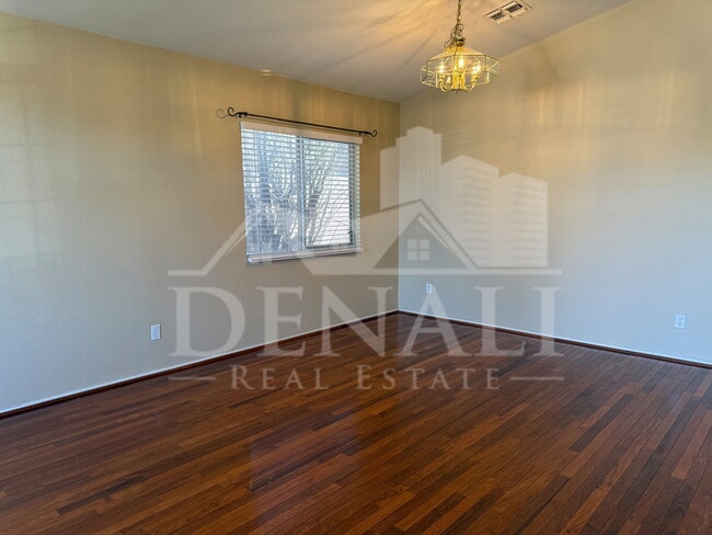 Building Photo - 923 E Monterey St