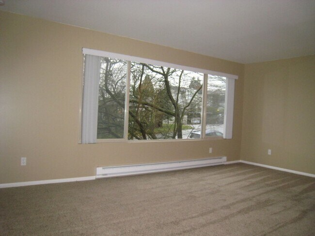 Building Photo - 3326 Lombard Ave