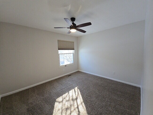 Building Photo - 4 Edam Ct