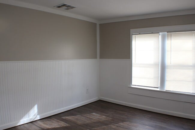 Building Photo - Adorable 2 bedroom 1 bath Broken Arrow Home, Close to the Rose District!