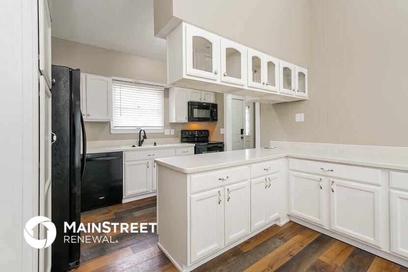 Building Photo - 305 Station St E